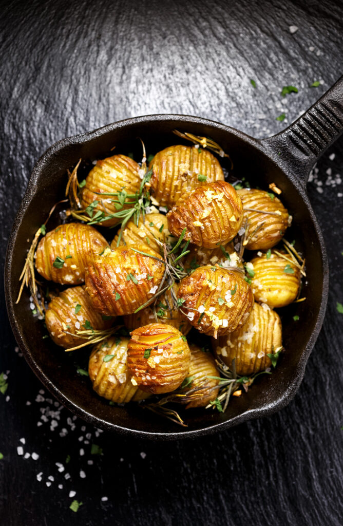 When it comes to side dishes, the potato is king of them all. Not only are these potato side dishes easy, but they are so versatile. This garlic butter hasselback potato recipe is amazing! 