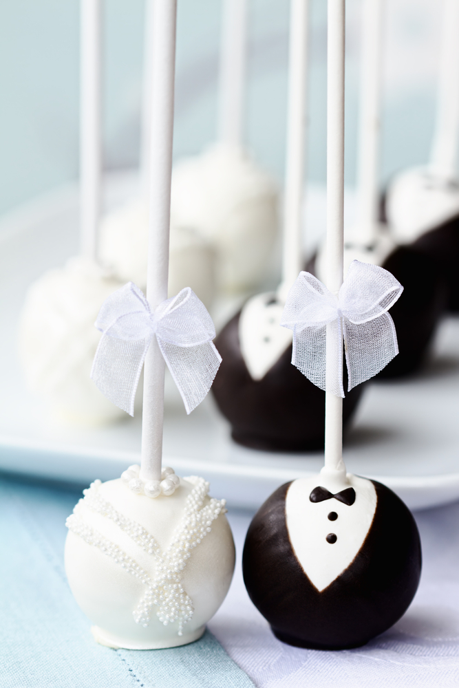 Do you love to bake? Do you like to be creative with your baking? If the answer is yes, you NEED a cake pop maker! It's a fun spin on traditional baking! You can even make wedding cake pops!