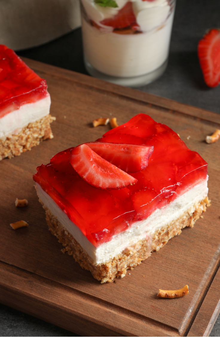 strawberry | strawberry pretzel | strawberry pretzel dessert | strawberry pretzel salad | dessert | recipe | dessert recipe | strawberry dessert | pretzel | pretzel dessert 