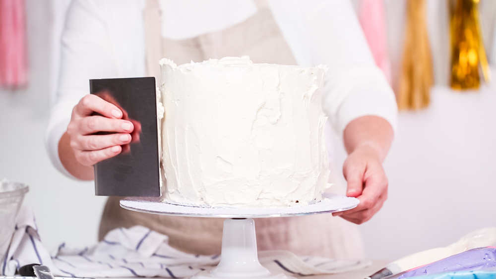 Nothing is worse than deciding to make your own cake for an event and not having it turn out. These tips on how to frost a cake like a pro will make sure your cakes turn out perfect! 