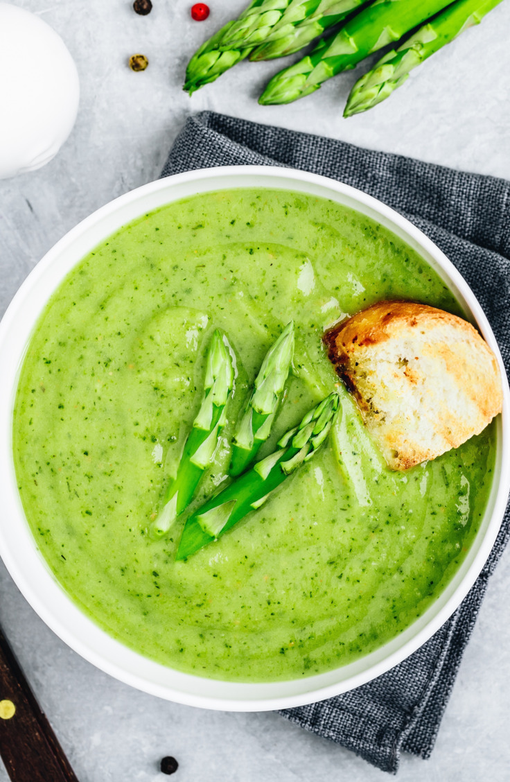Looking for some healthy and easy Pegan diet recipes? You've got to try this asparagus soup! It's amazing!