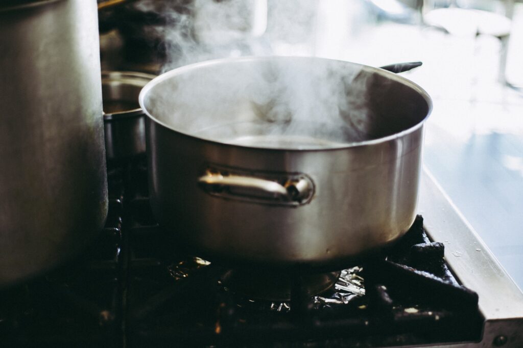 Boiling water for Carne Mechada